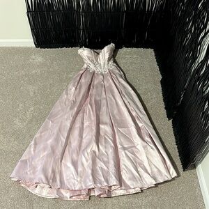 Slightly tailored, worn once